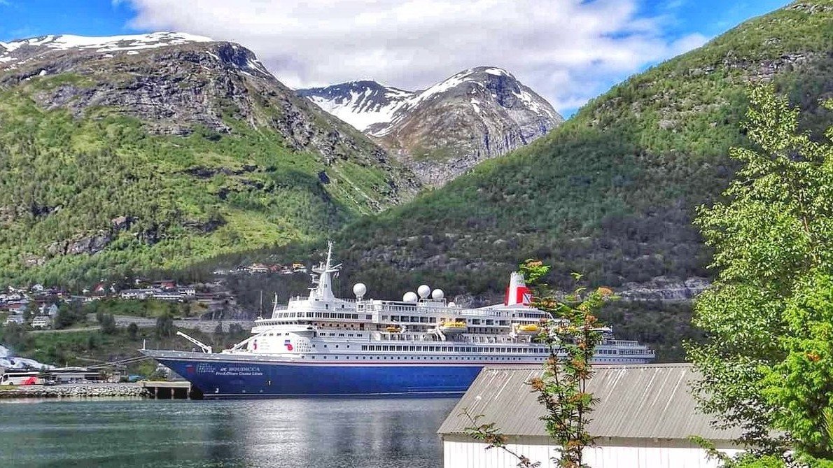 cruise to iceland from dover